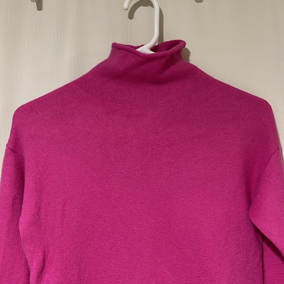 NWOT Wilfred 100% Merino Wool Women’s Turtleneck Long Sleeve Sweater Size Medium - Picture 3 of 9